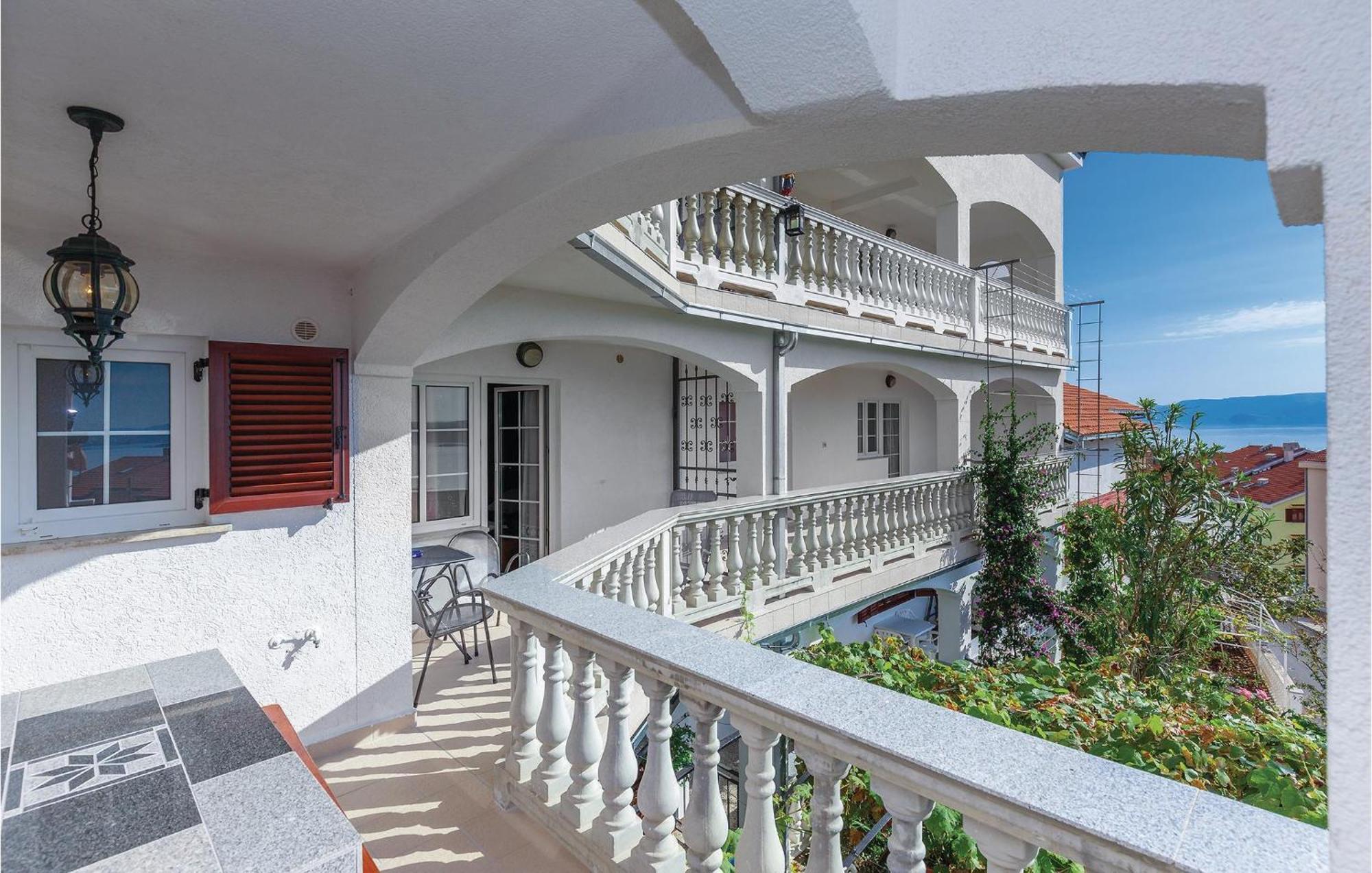 Nice Apartment In Crikvenica With Kitchen エクステリア 写真
