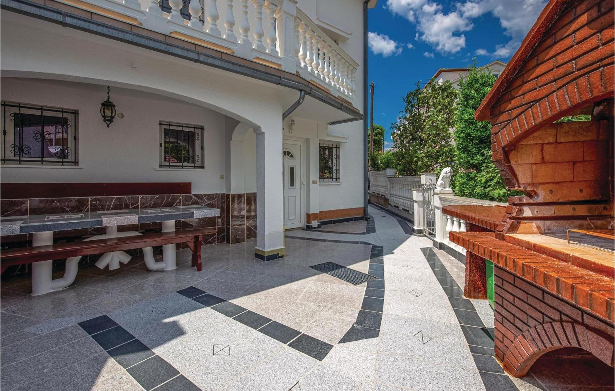 Nice Apartment In Crikvenica With Kitchen エクステリア 写真