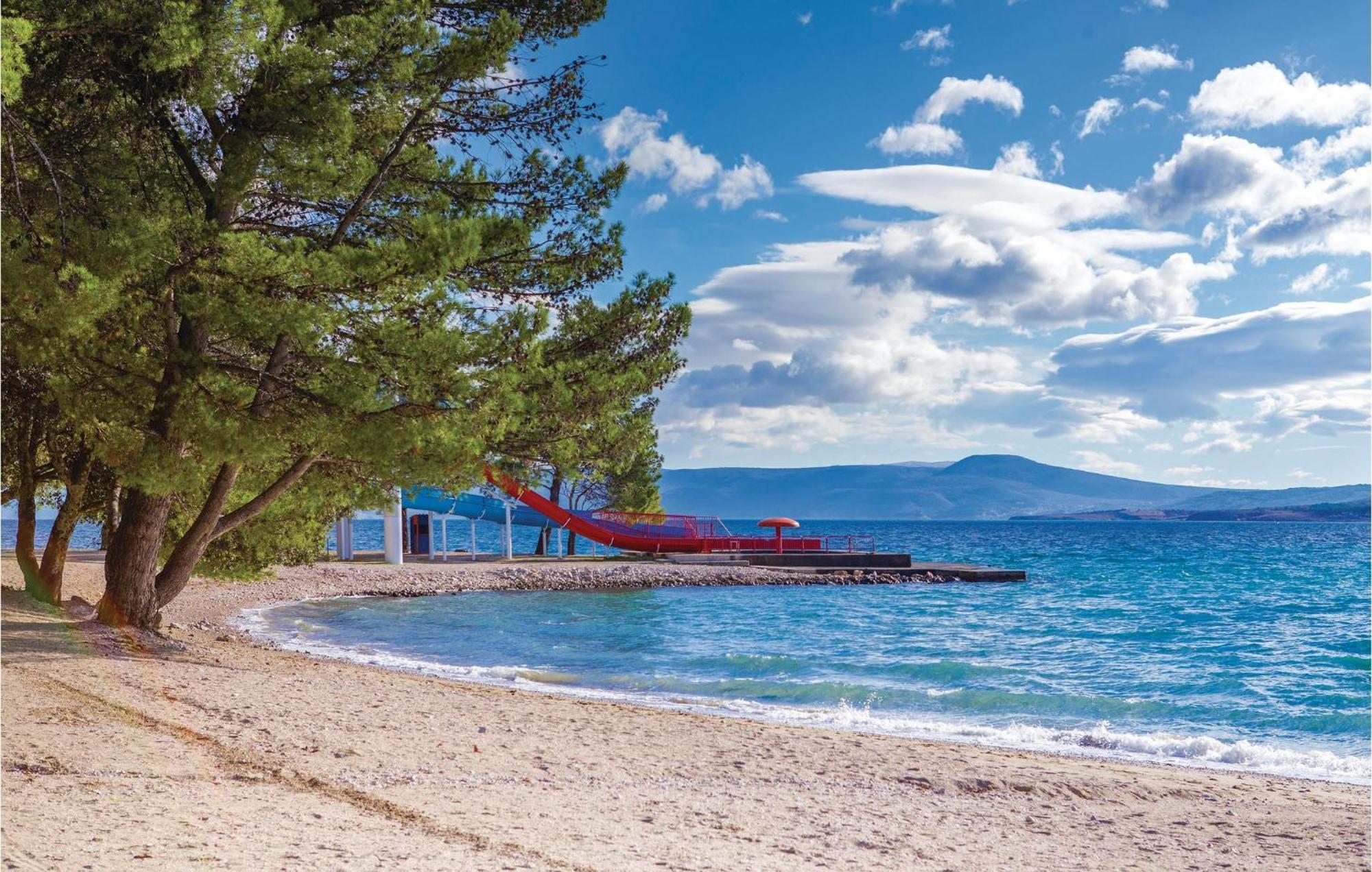 Nice Apartment In Crikvenica With Kitchen エクステリア 写真