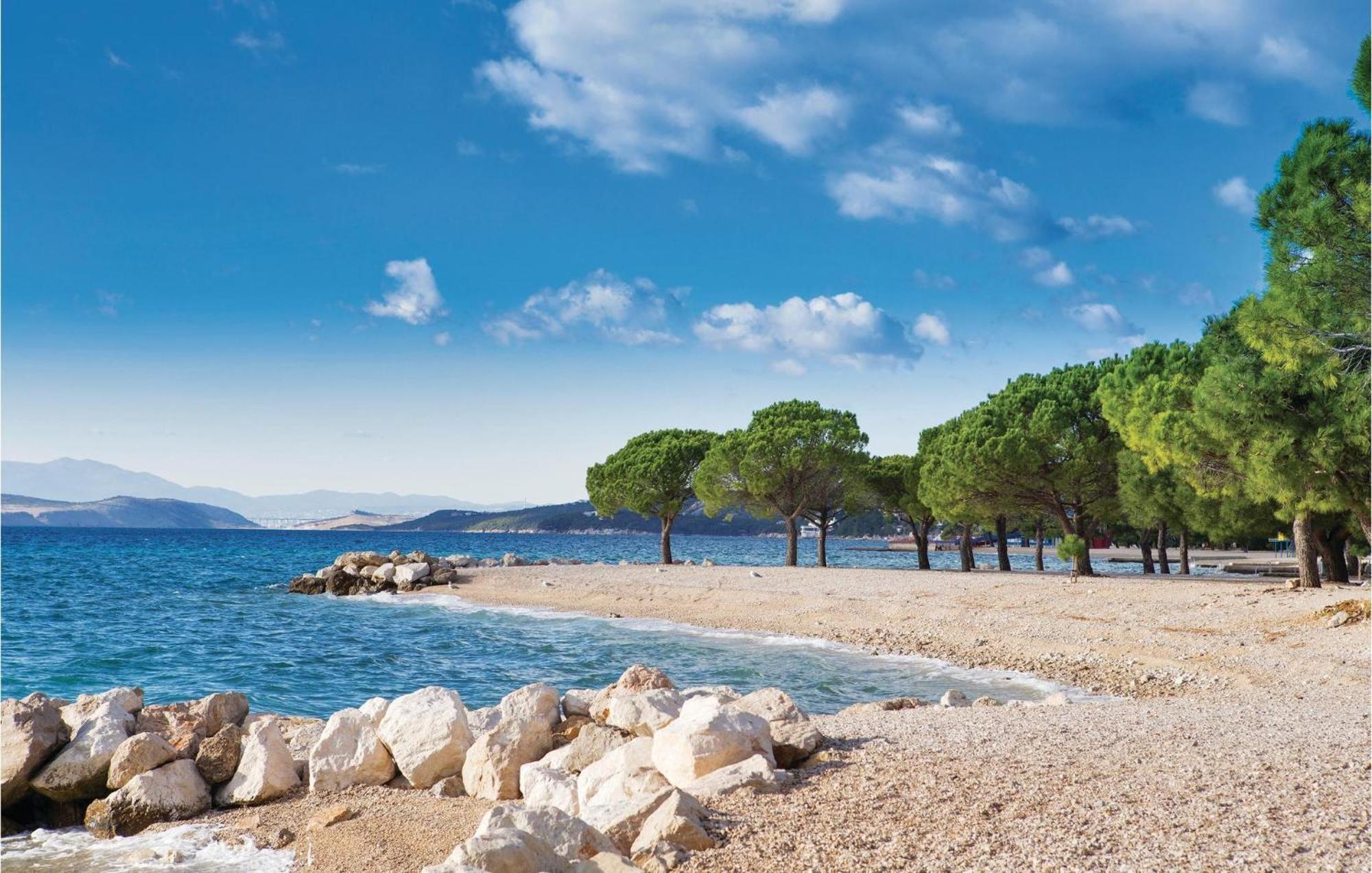 Nice Apartment In Crikvenica With Kitchen エクステリア 写真