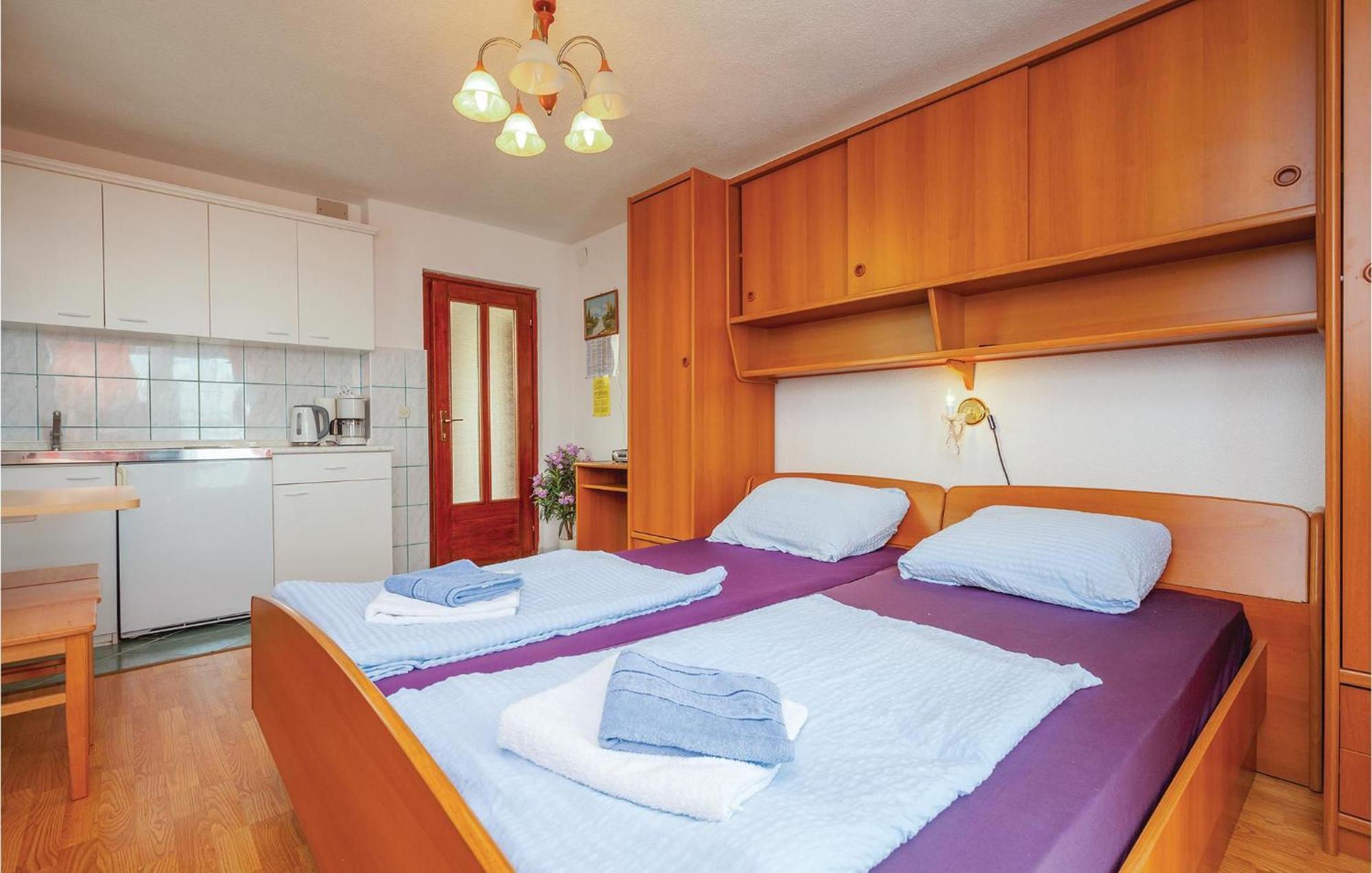 Nice Apartment In Crikvenica With Kitchen エクステリア 写真